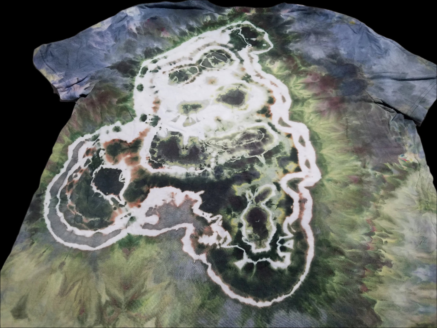 XL Organic Cotton T-Shirt - Actias Luna & Pillars Of Creation - Wonky Geodes