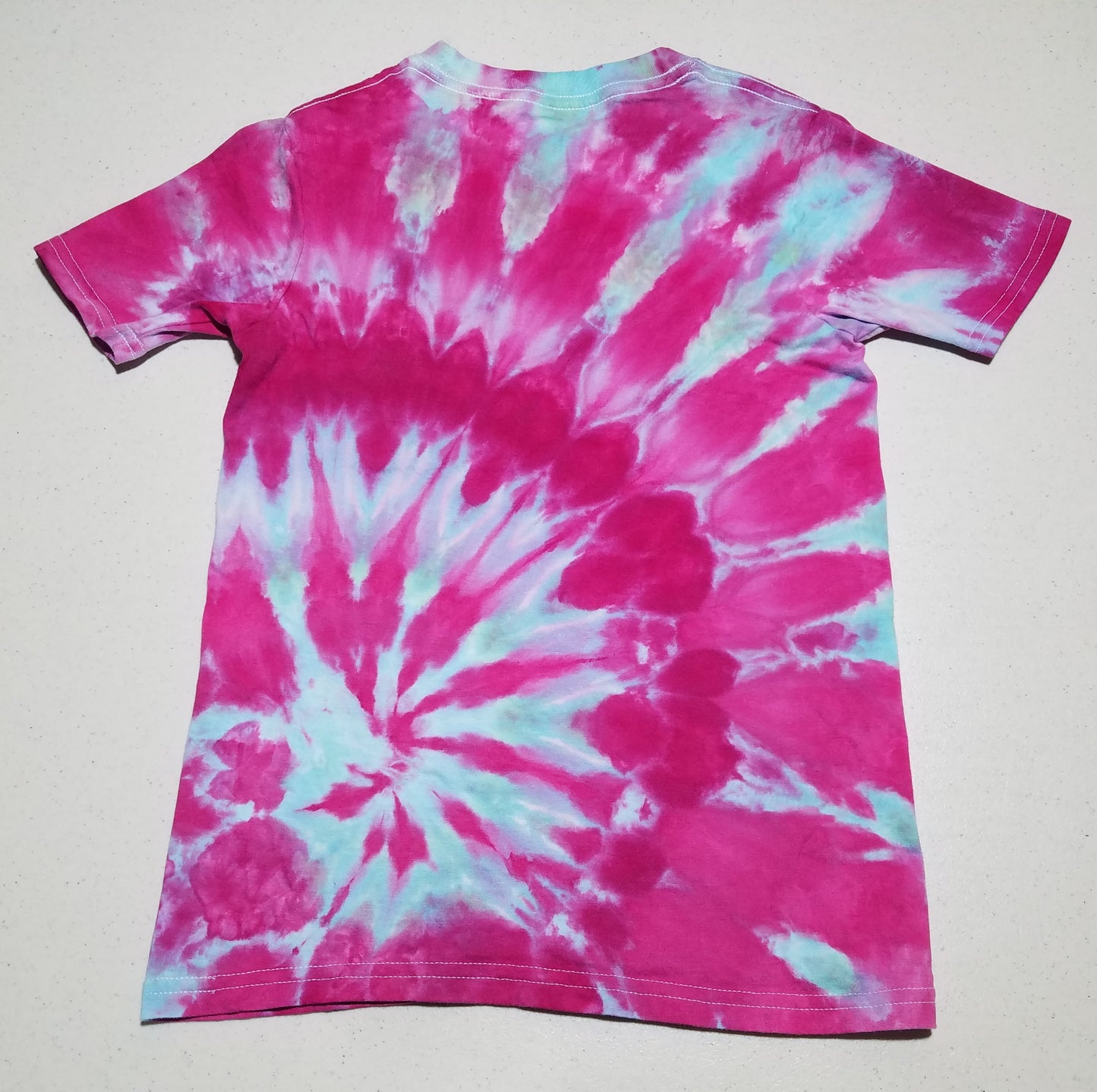 Youth Large Cotton T-Shirt - 80's Pink & Retro Blue Spiral
